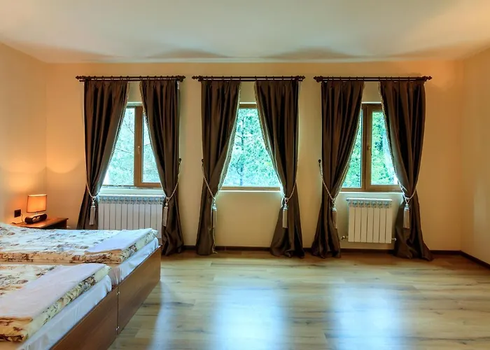 Hija Ustra - Хижа Устра Hotel Dzhebel photo