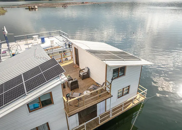 Плаващи Къщи Райски Кът Язовир Кърджали Brosh photo