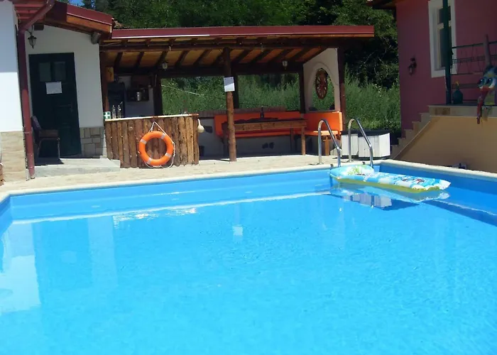 The Pink House Hotel Polkovnik Serafimovo photo
